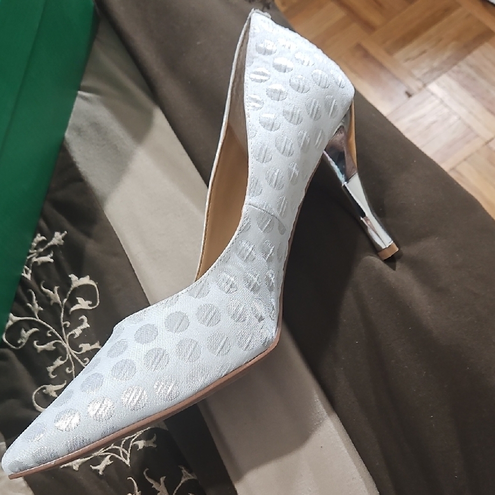 J.Renee White Textured Heels - Picture 2 of 4